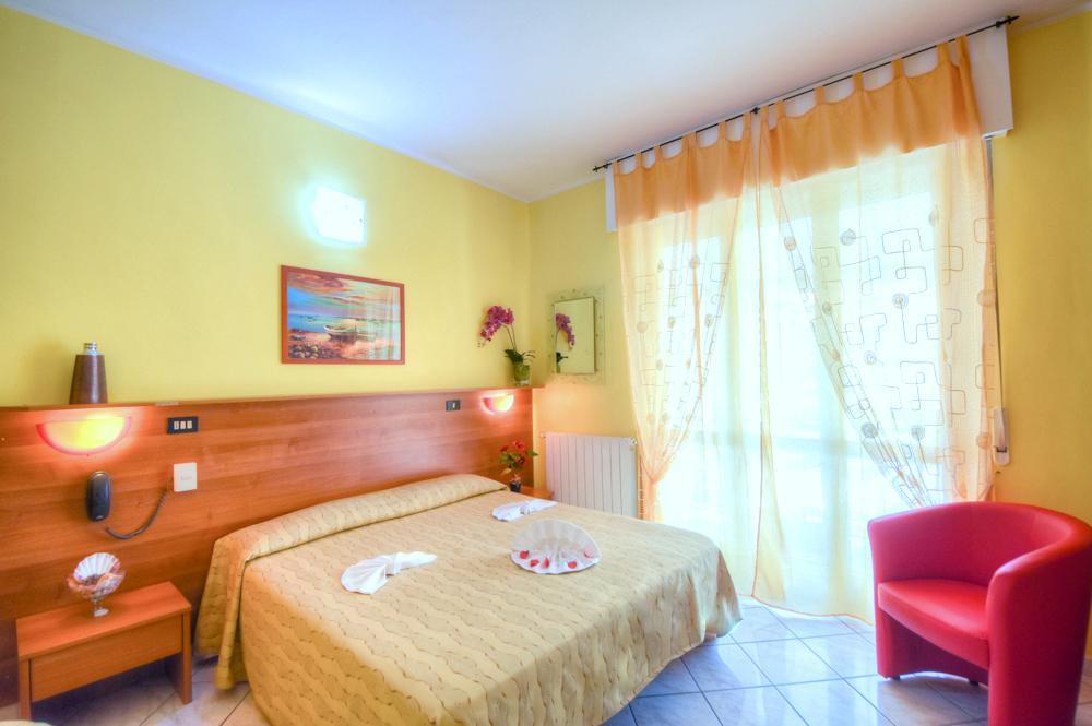 Hotel Claudia 로아노 외부 사진