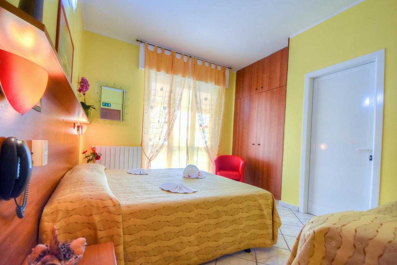 Hotel Claudia 로아노 외부 사진